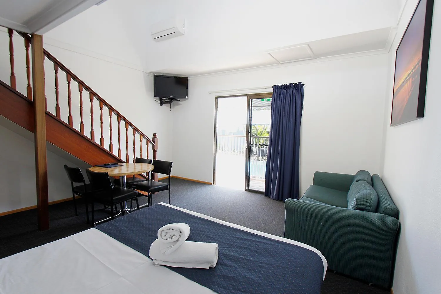 ****  Blue Shades Motel Maryborough Australia