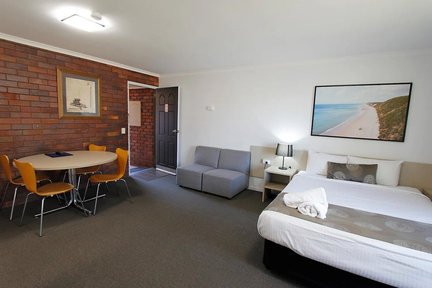 ****  Blue Shades Motel Maryborough Australia